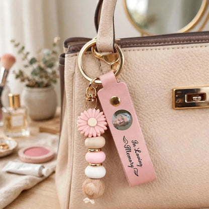 In Loving Memory PU Leather Daisy Keychain, Personalized Pink Floral Keepsake, Creative Gift for Family to Carry Daily