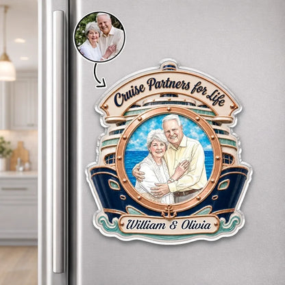 Personalized Acrylic Magnet with Embracing Couple on Ocean Cruise, Watercolor Travel Keepsake, Unique Gift for Couple