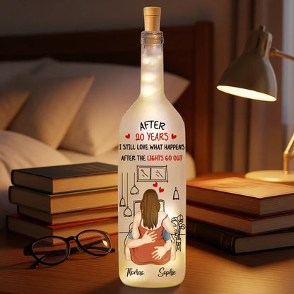 Personalized Bottle Lamp with Embracing Couple, Warm Amber Decor, Unique Gift for a Partner