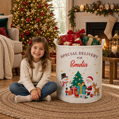 Round Storage Basket, Heartwarming Red and Green Santa Scene, Personalized Creative Gift for Family