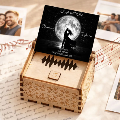 Personalized Wooden Music Box with Moonlit Kissing Couple Design, Unique Romantic Gift for Wife or Husband