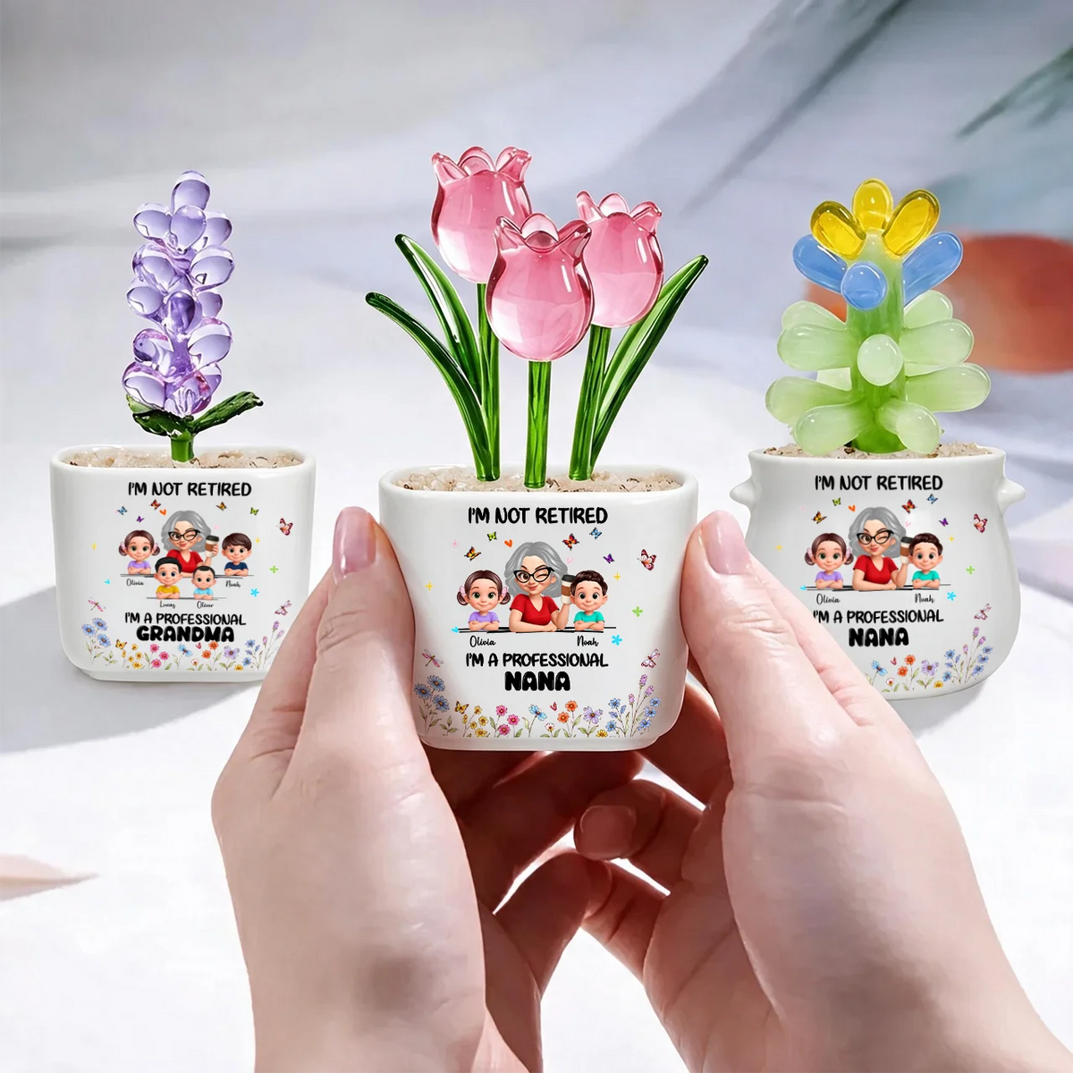 Personalized Grandma Ceramic Planter with Glass Flowers & Grandchildren, Custom Mother’s Day Gift for Grandma