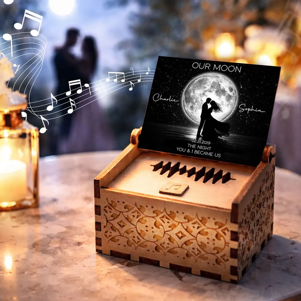 Personalized Wooden Music Box with Moonlit Kissing Couple Design, Unique Romantic Gift for Wife or Husband