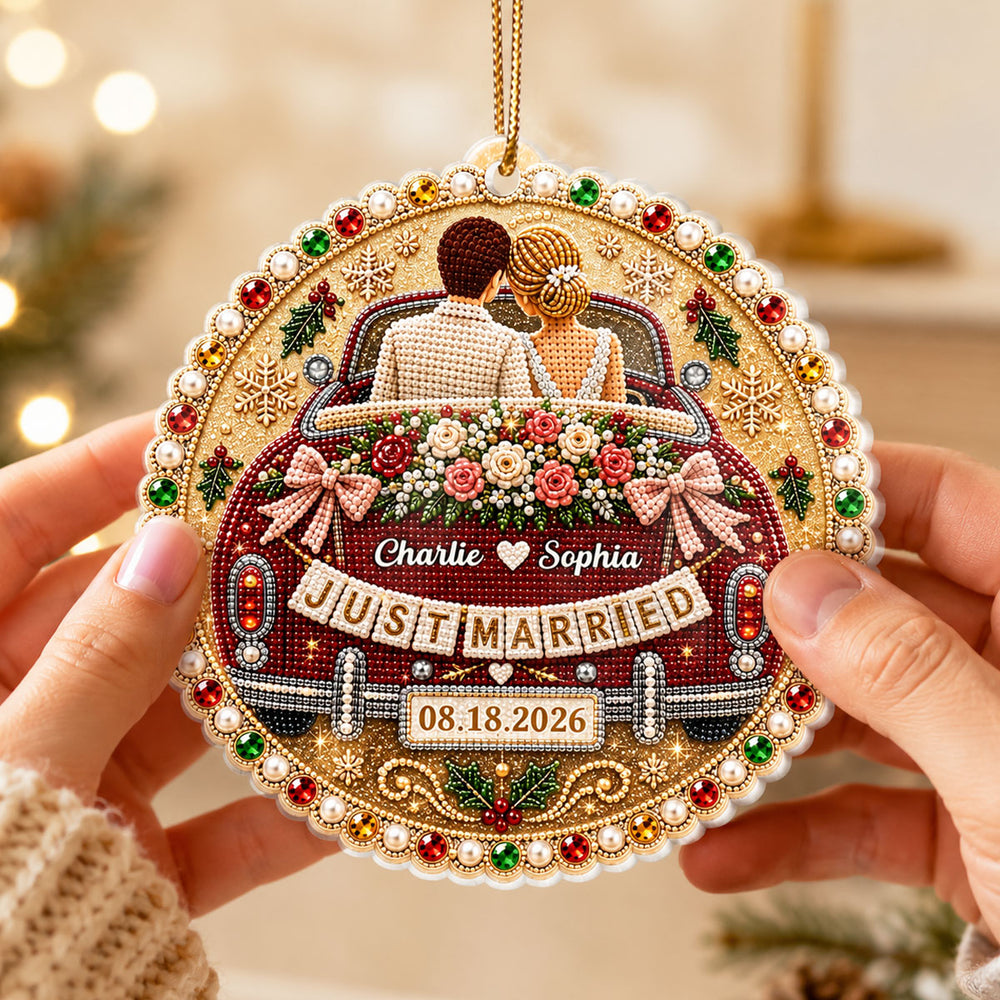 Acrylic Ornament with Bride and Groom in Red Wedding Car, Personalized Creative Christmas Gift for Couple