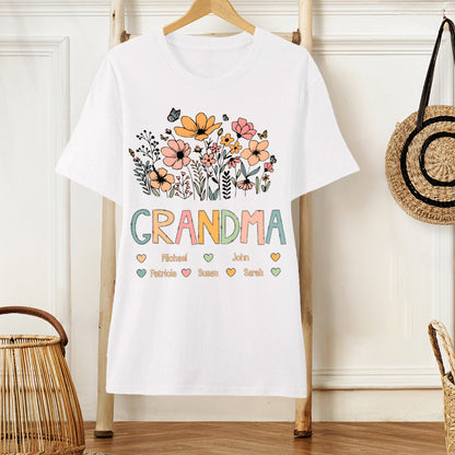Personalized Wine Glass for Grandma with Colorful Flower Design, Customizable with Names of Grandchildren, Ideal Gift for Grandmothers on Special Occasions