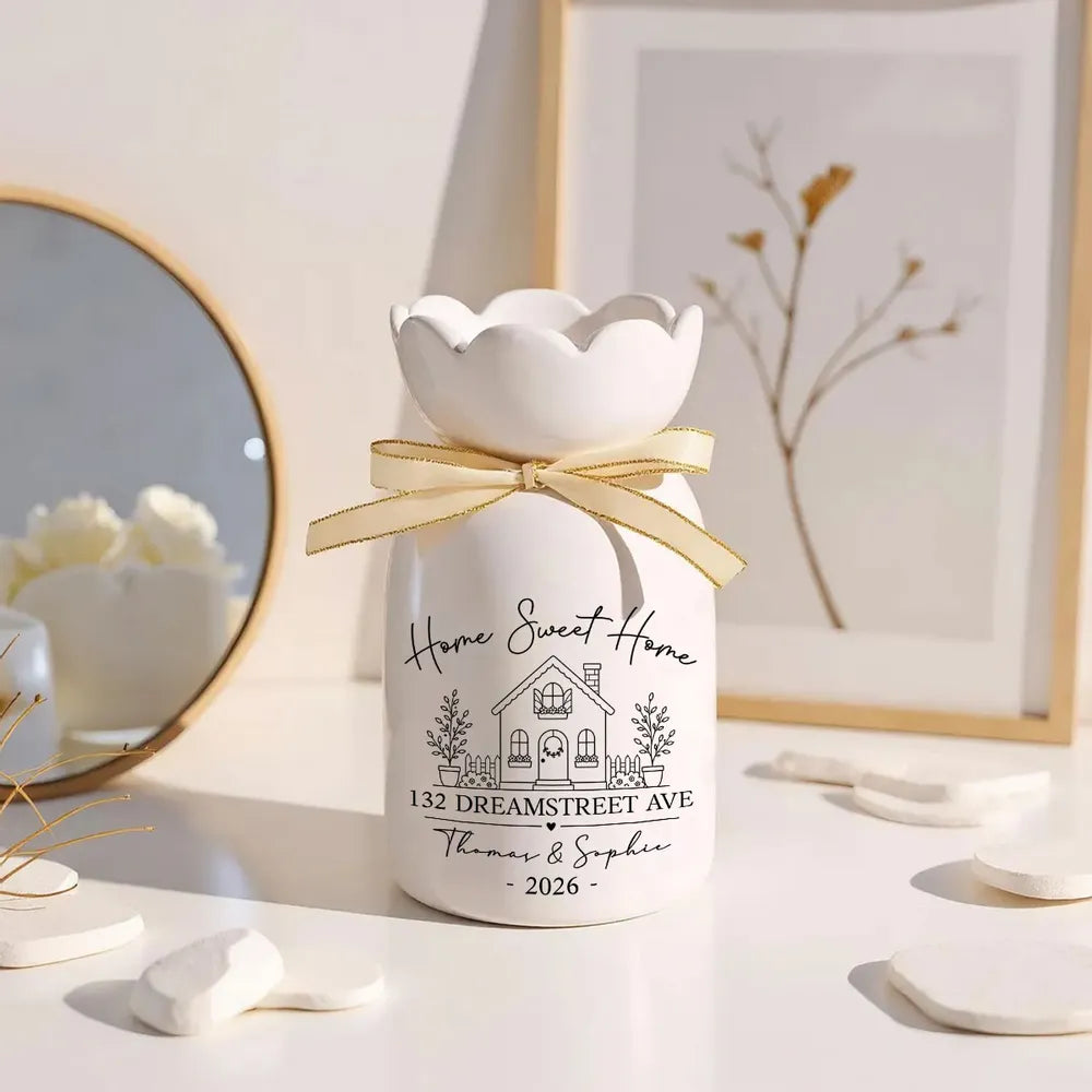 Custom Scalloped Rim Ceramic Vase for New Home, Floral Display Creative Gift for Family & Couple