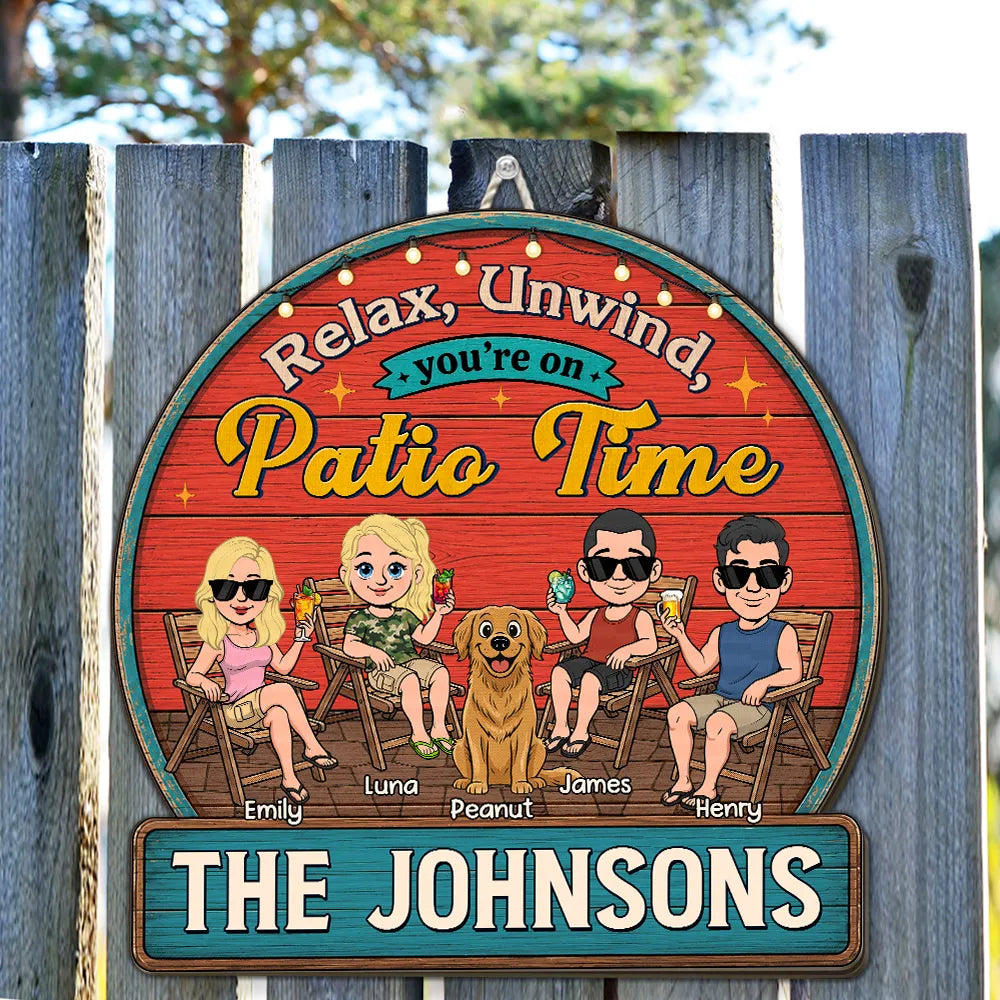 Personalized Wooden Sign with Lounging Patio Family & Dog Scene, Unique Creative Gift for Families