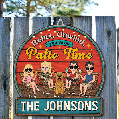 Personalized Wooden Sign with Lounging Patio Family & Dog Scene, Unique Creative Gift for Families