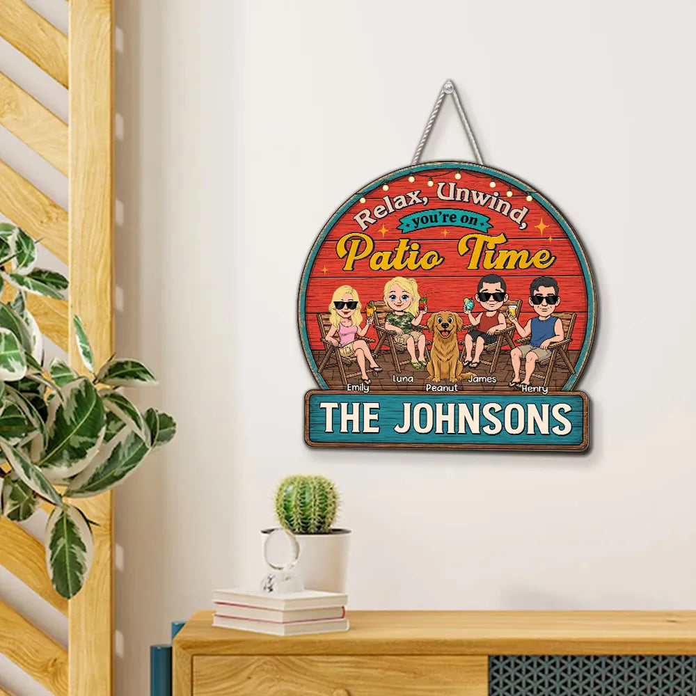 Personalized Wooden Sign with Lounging Patio Family & Dog Scene, Unique Creative Gift for Families