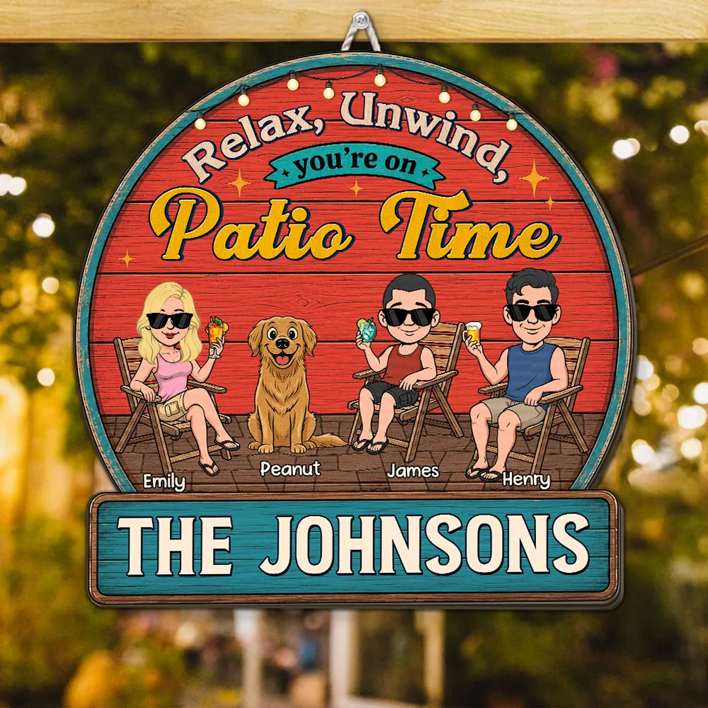 Personalized Wooden Sign with Lounging Patio Family & Dog Scene, Unique Creative Gift for Families
