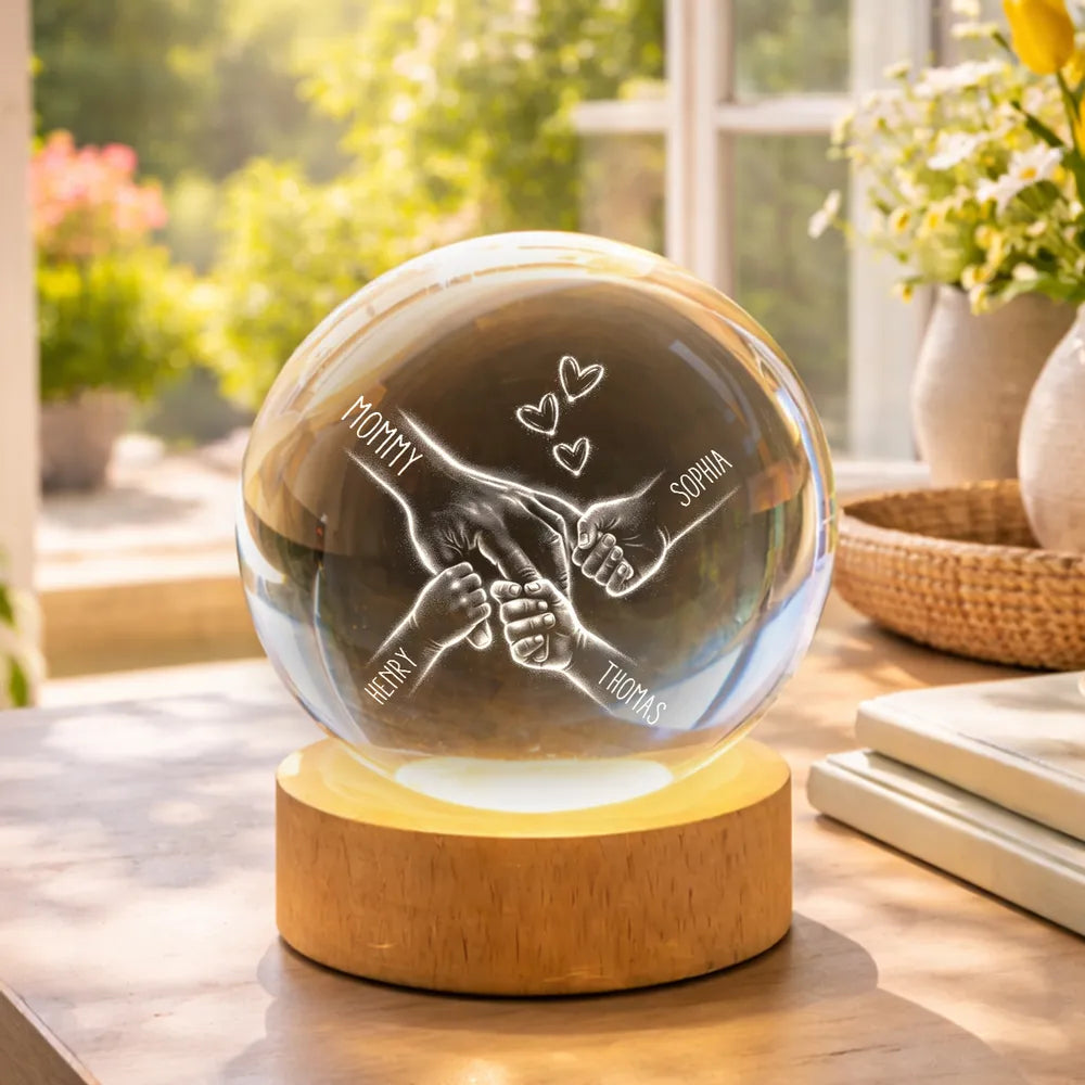 Globe Lamp Personalized for Mom, Hand-in-Hand Family Design with Hearts, Warm Night Light, Unique Mother's Day Gift