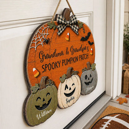 Personalized Wooden Sign, Smiling Jack-o'-Lantern Family Keepsake, Creative Halloween Gift for Grandma & Grandpa