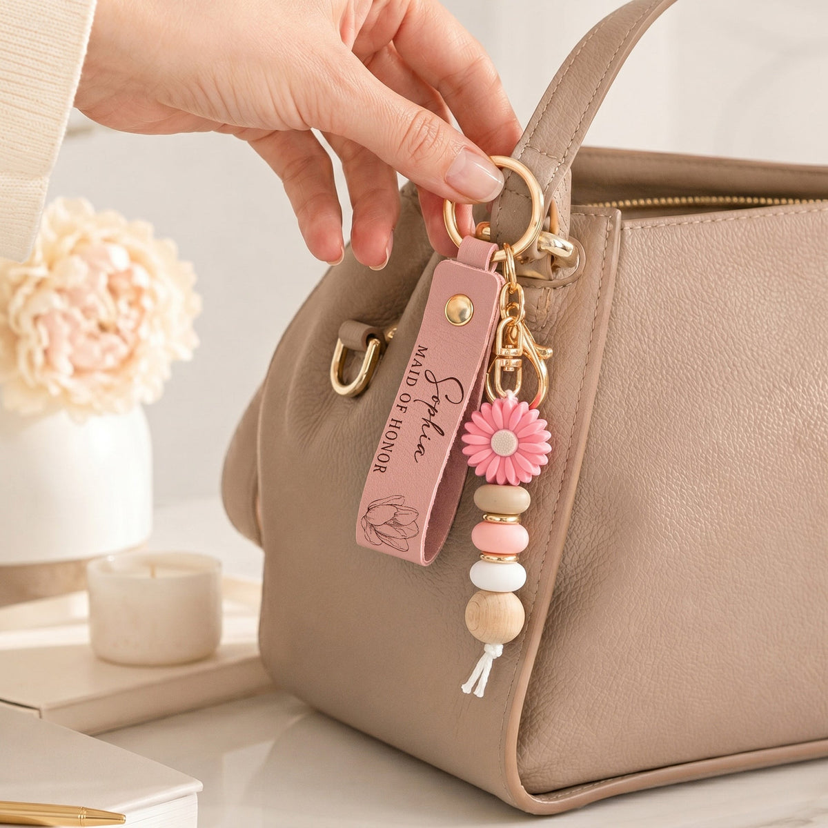 Daisy Keychain For Bridesmaid & Maid Of Honor, Creative Wedding Party Gift With Pastel Floral Style