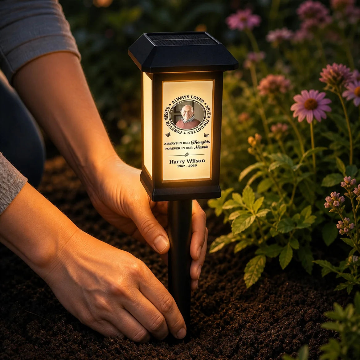 Personalized Solar Memorial Garden Light with Photo & Name, Remembrance Stake Light for Loved Ones