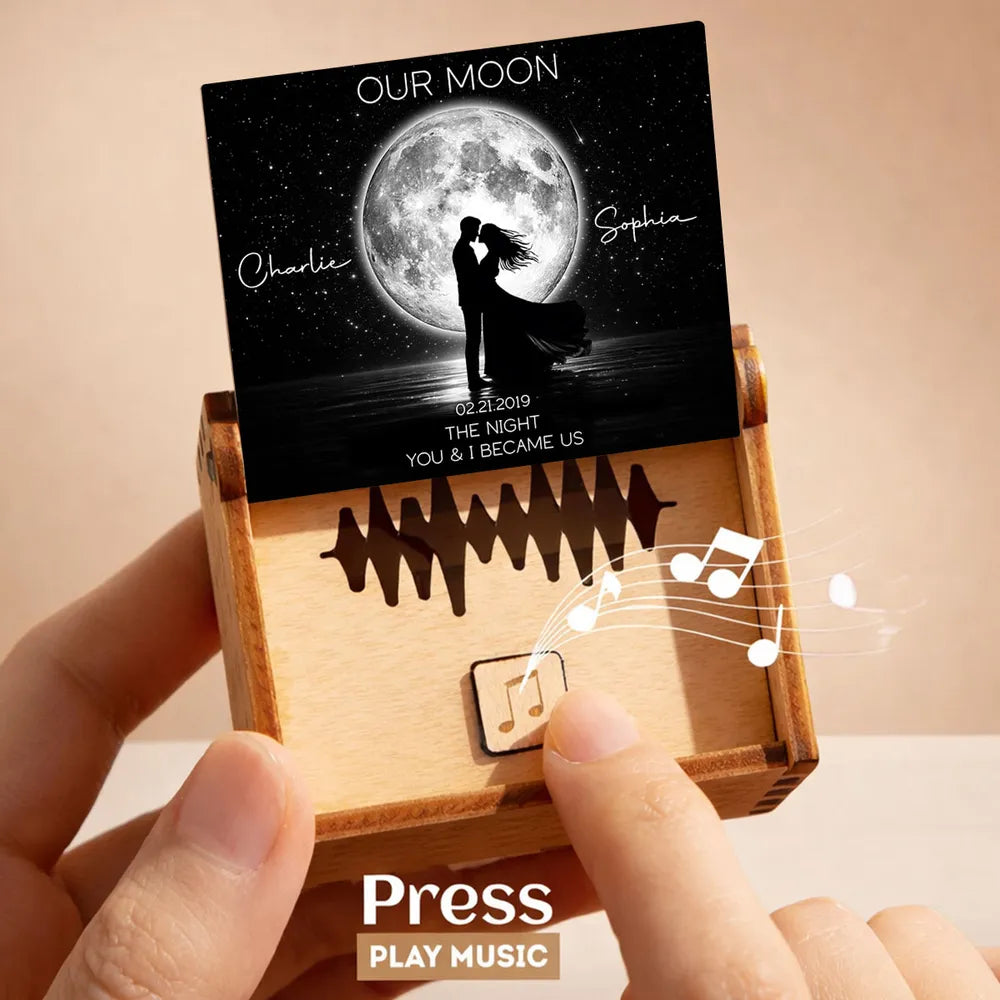 Personalized Wooden Music Box with Moonlit Kissing Couple Design, Unique Romantic Gift for Wife or Husband