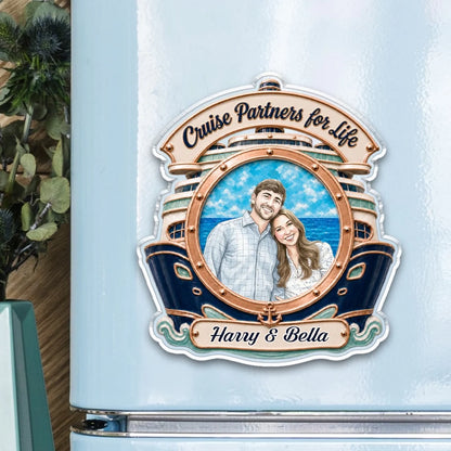 Personalized Acrylic Magnet with Embracing Couple on Ocean Cruise, Watercolor Travel Keepsake, Unique Gift for Couple