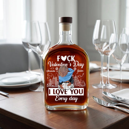 Personalized Glass Spirits Decanter With Couple Hugging Illustration, City Sketch & I Love You Every day, Unique Romantic Gift