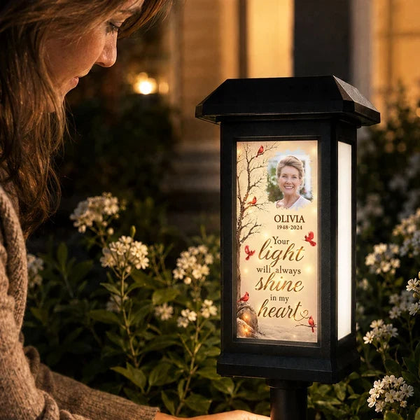 Personalized Solar Garden Stake Light, Cardinal Tribute for an Evening Garden, Unique Sympathy Gift for Family