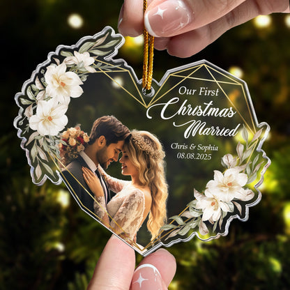Heart-Shaped Acrylic Ornament with Wedding Design, Celebrating Romantic Moments, Perfect Gift for Newlyweds