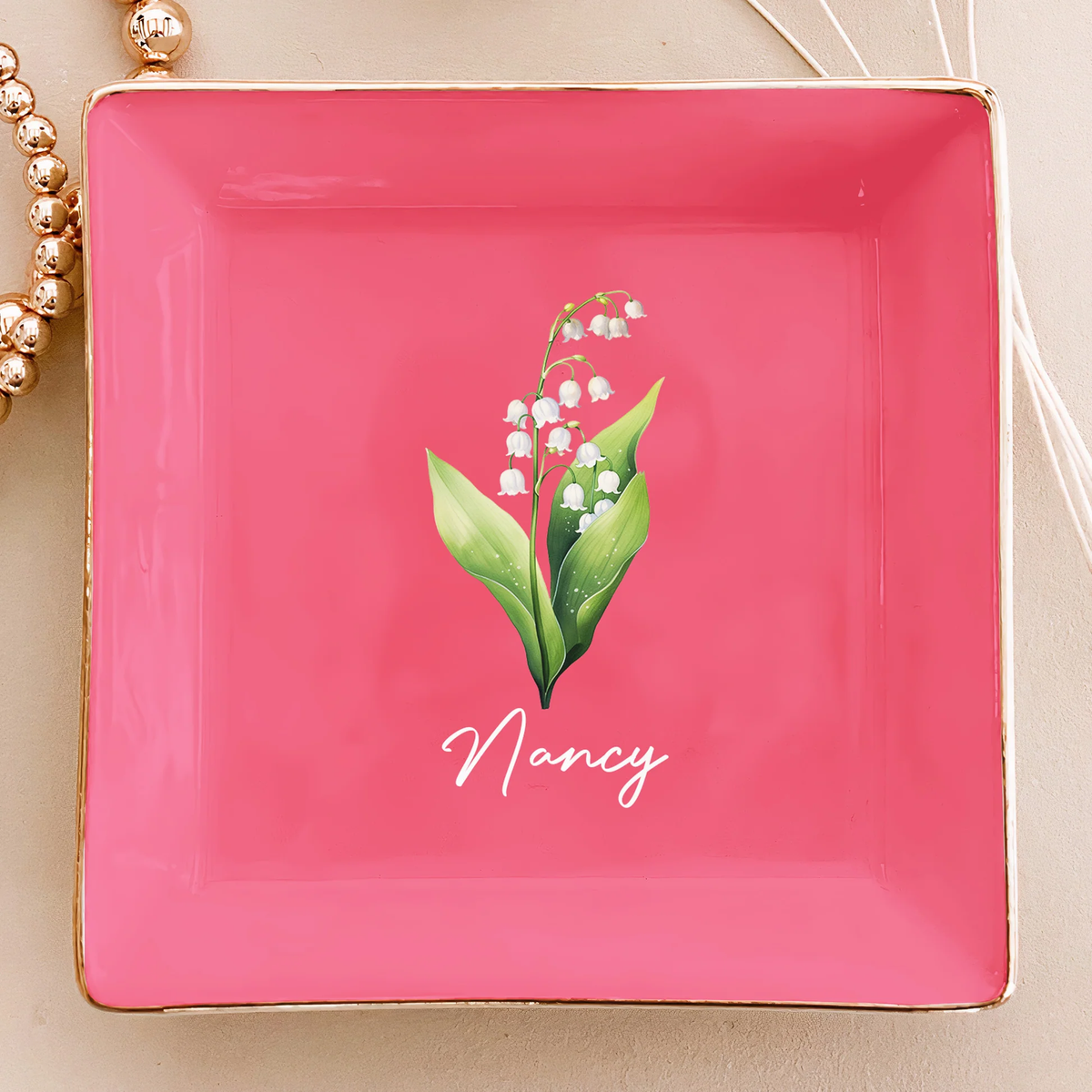 Elegant Personalized Jewelry Dish with Birth Flower Design for Daily Jewelry Storage, Thoughtful Gift for Mom or Friend