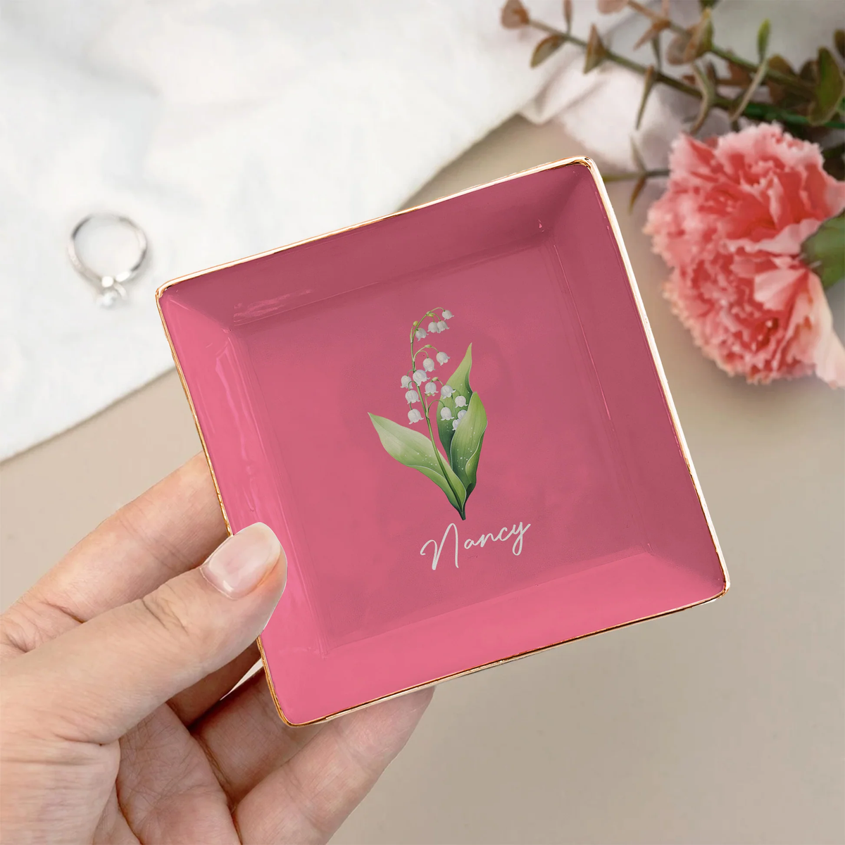 Elegant Personalized Jewelry Dish with Birth Flower Design for Daily Jewelry Storage, Thoughtful Gift for Mom or Friend