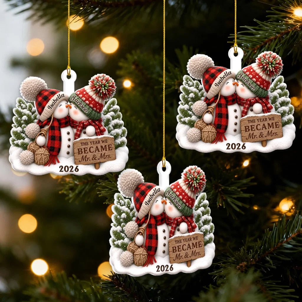Personalized Acrylic Ornament, Kissing Snowman Couple in Snowy Evergreens, Unique Christmas Gift for Newlyweds