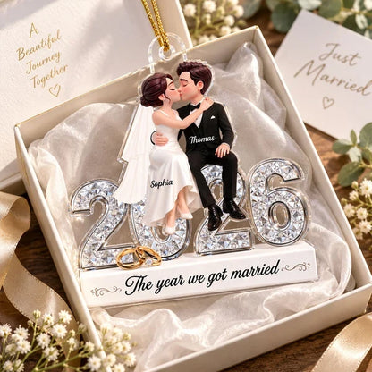 Personalized Acrylic Ornament, Kissing Newlyweds on a Christmas Tree, Unique Wedding Keepsake Gift for Couples