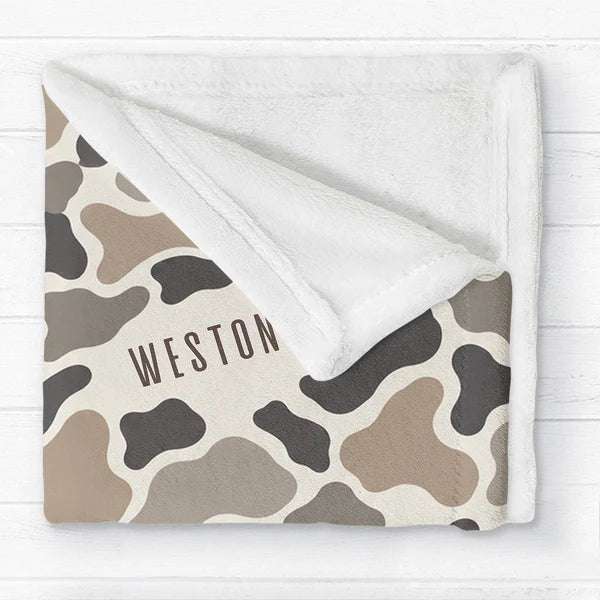 Personalized Neutral Camo Fleece Blanket for Cozy Baby Cuddles, Unique Nursery Gift