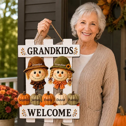 Grandkids Welcome Personalized Wooden Sign, Cute Autumn Door Decor, Creative Family Gift for Grandparents