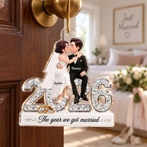 Personalized Acrylic Ornament, Kissing Newlyweds on a Christmas Tree, Unique Wedding Keepsake Gift for Couples