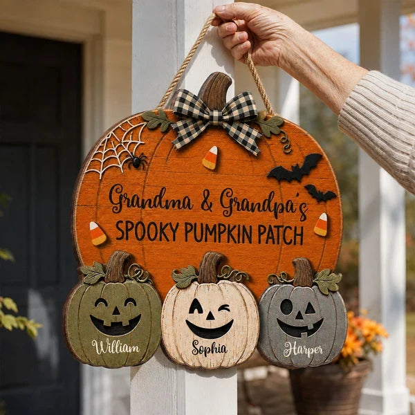 Personalized Wooden Sign, Smiling Jack-o'-Lantern Family Keepsake, Creative Halloween Gift for Grandma & Grandpa